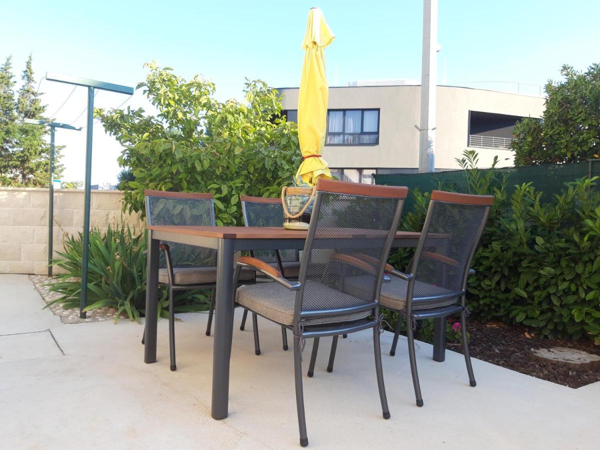 מליני Iris Apartment מראה חיצוני תמונה