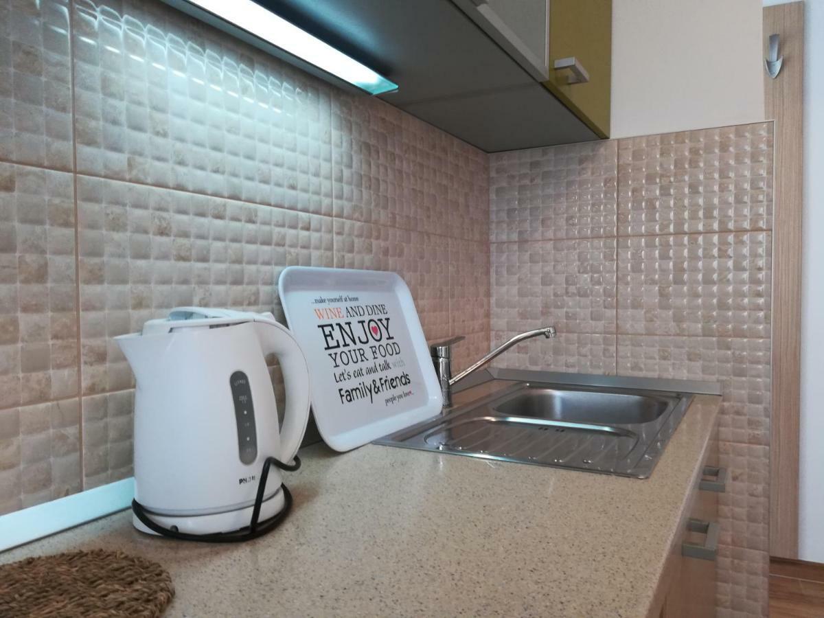 מליני Iris Apartment מראה חיצוני תמונה