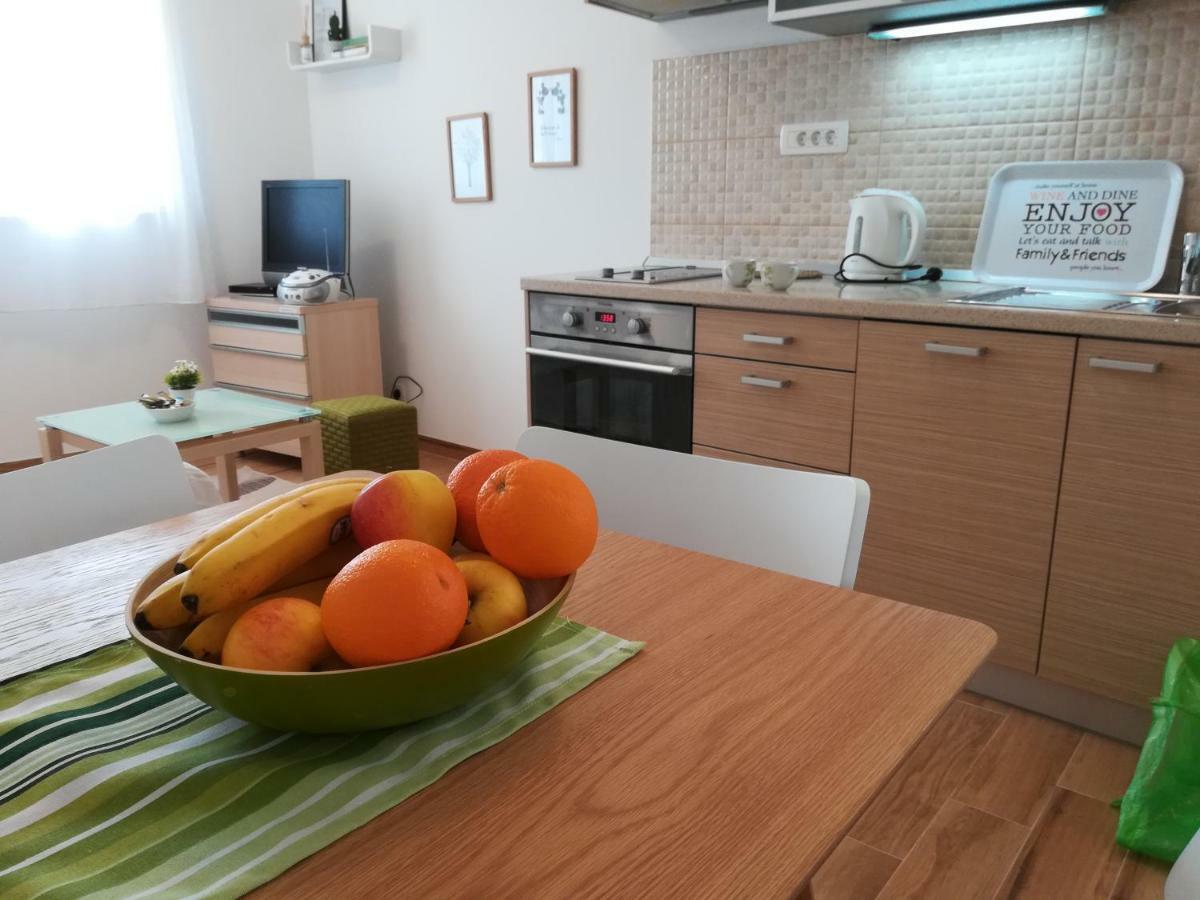 מליני Iris Apartment מראה חיצוני תמונה
