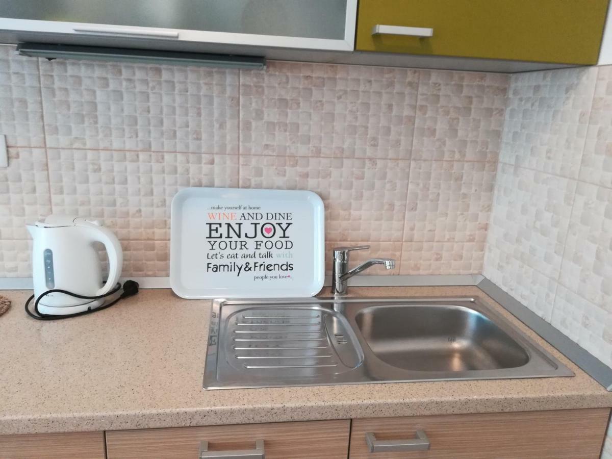 מליני Iris Apartment מראה חיצוני תמונה