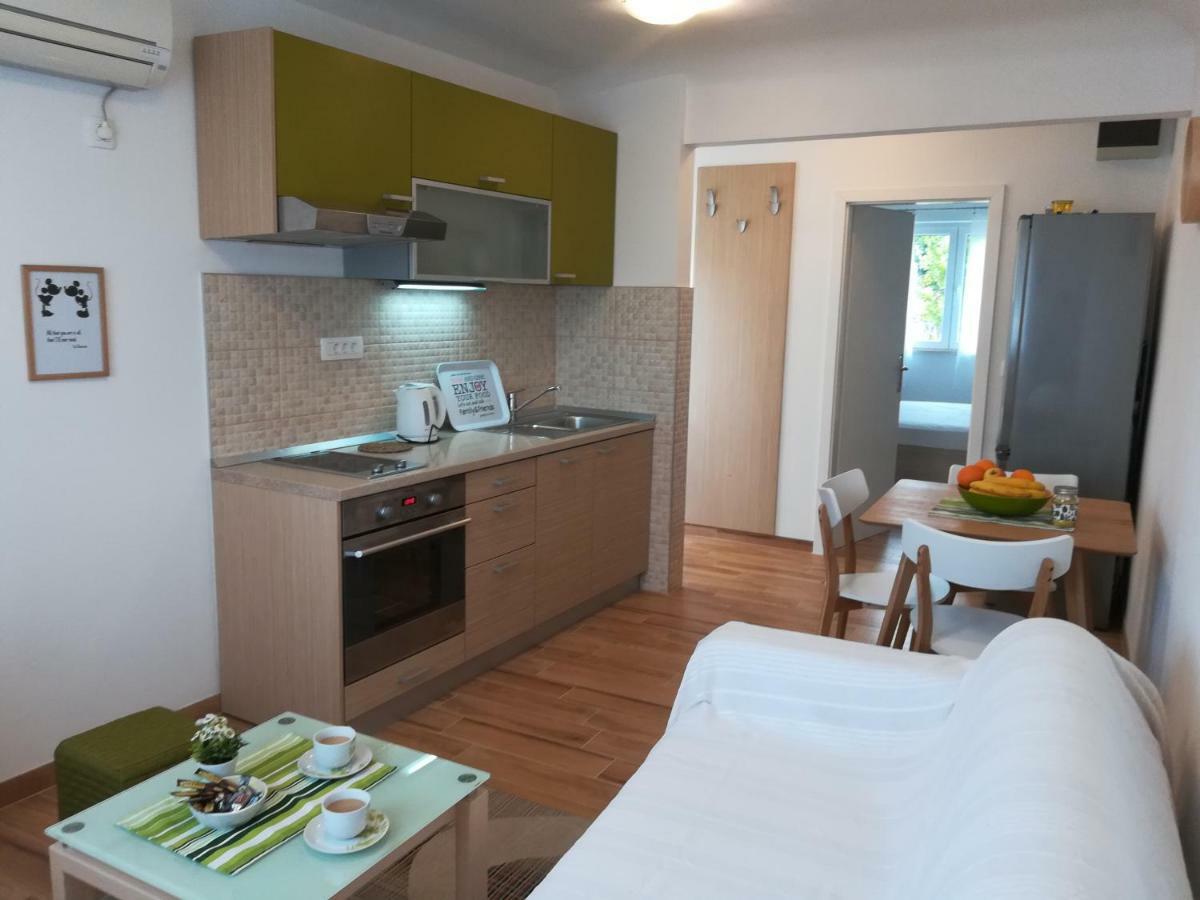 מליני Iris Apartment מראה חיצוני תמונה